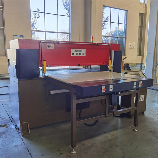 XYJ－3/200 足球片雙邊自動送料裁斷機