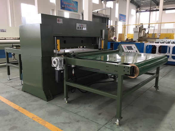 XYJ－3/120、150 偽裝布整板自動送料裁斷機