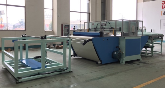 XYJ－3/100 汽車腳墊輸送帶輥式送料自動裁斷機(jī)