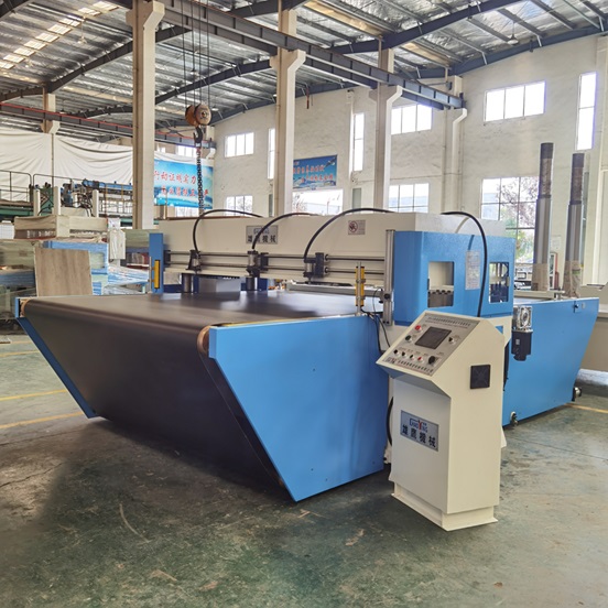 XYJ－3/100 汽車腳墊輸送帶夾式送料自動裁斷機(jī)