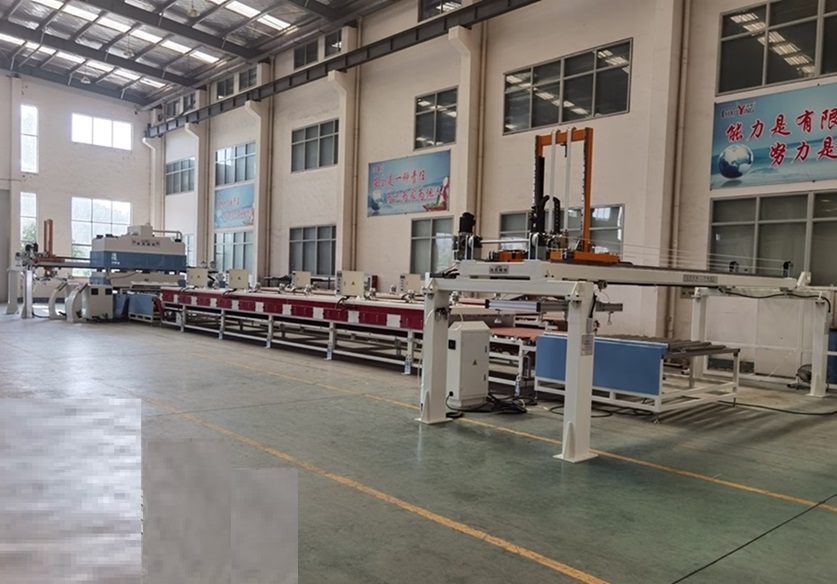 XYJ－3/1000 彈性地板模壓裁切成型生產(chǎn)線