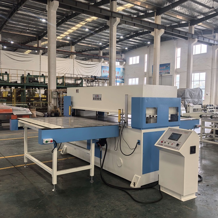 XYJ－3  單/雙工位裁切成型機(jī)