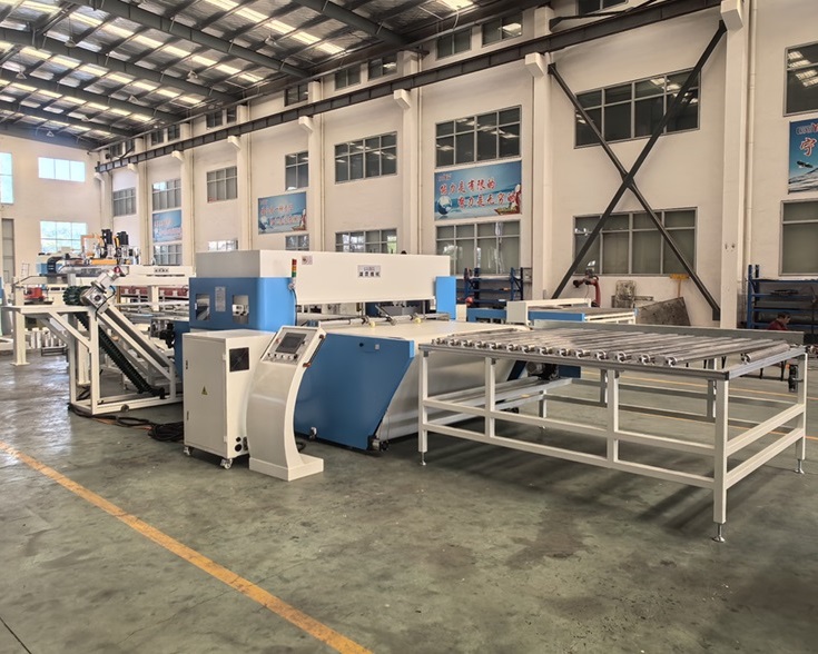 XYJ－3  彈性地板自動(dòng)裁切碼垛生產(chǎn)線